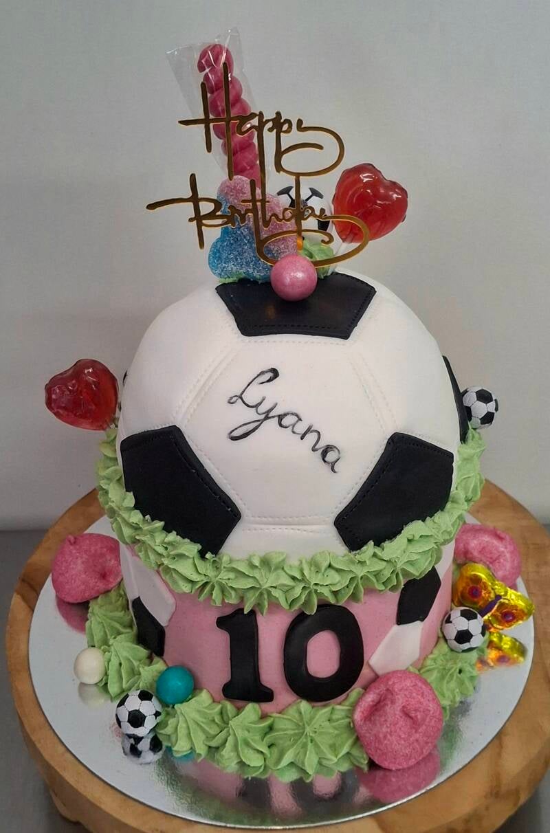 121-voetbal-snoepjes-taart-standard.jpg