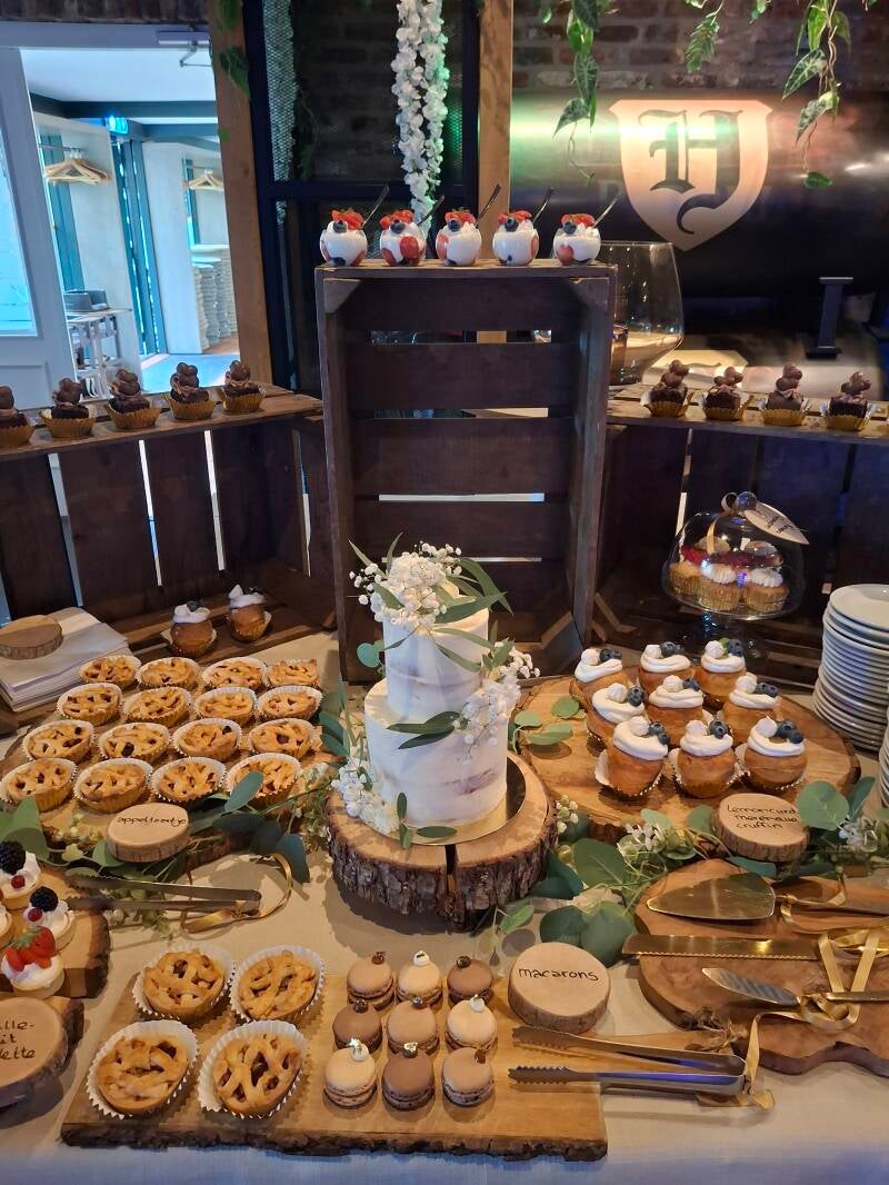157-bruidstaart-sweet-table-standard.jpg