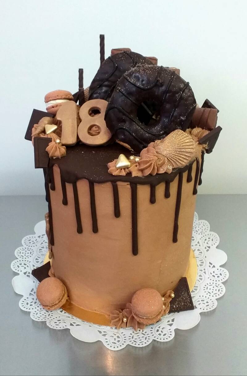 159Chocoladedripcake.jpg