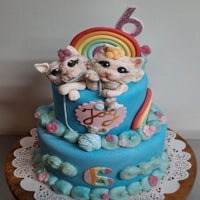2-poezen-regenboog-taart-standard.jpg
