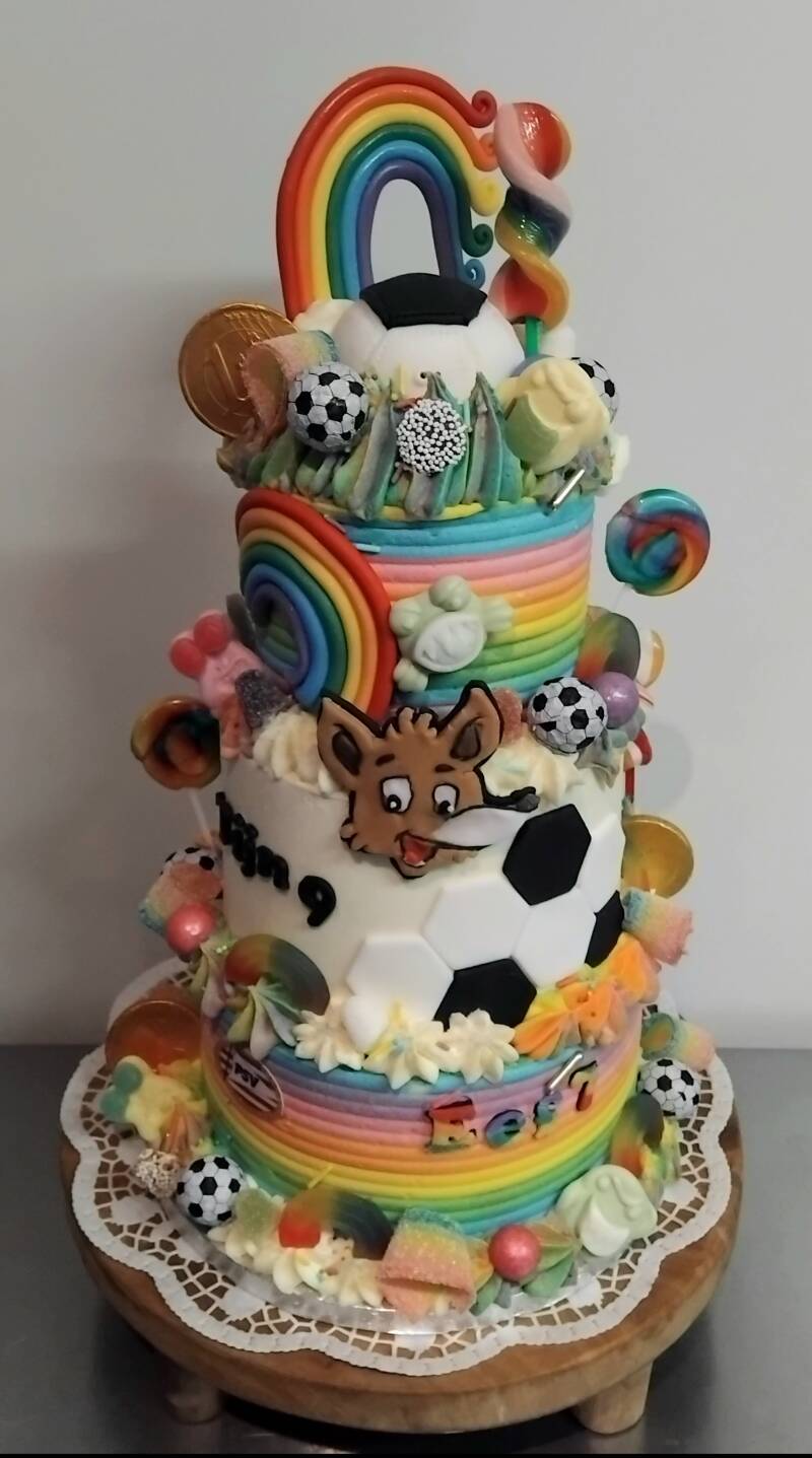 23-voetbal-regenbogen-taart-standard.jpg