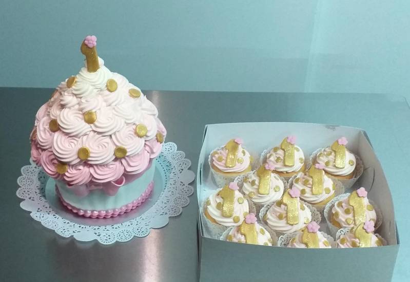 42Smashcakecupcakes.jpg