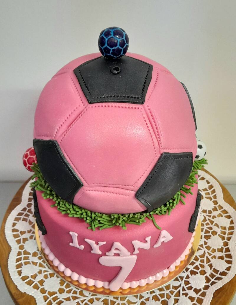 44voetbaltaartroze.jpg