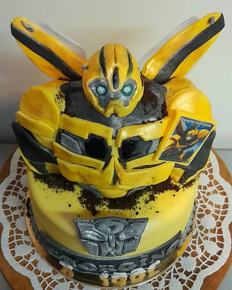67transformersbumblebeetaart.jpg
