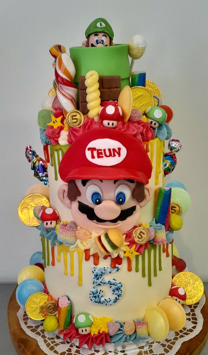 70supermariodripcake.jpg