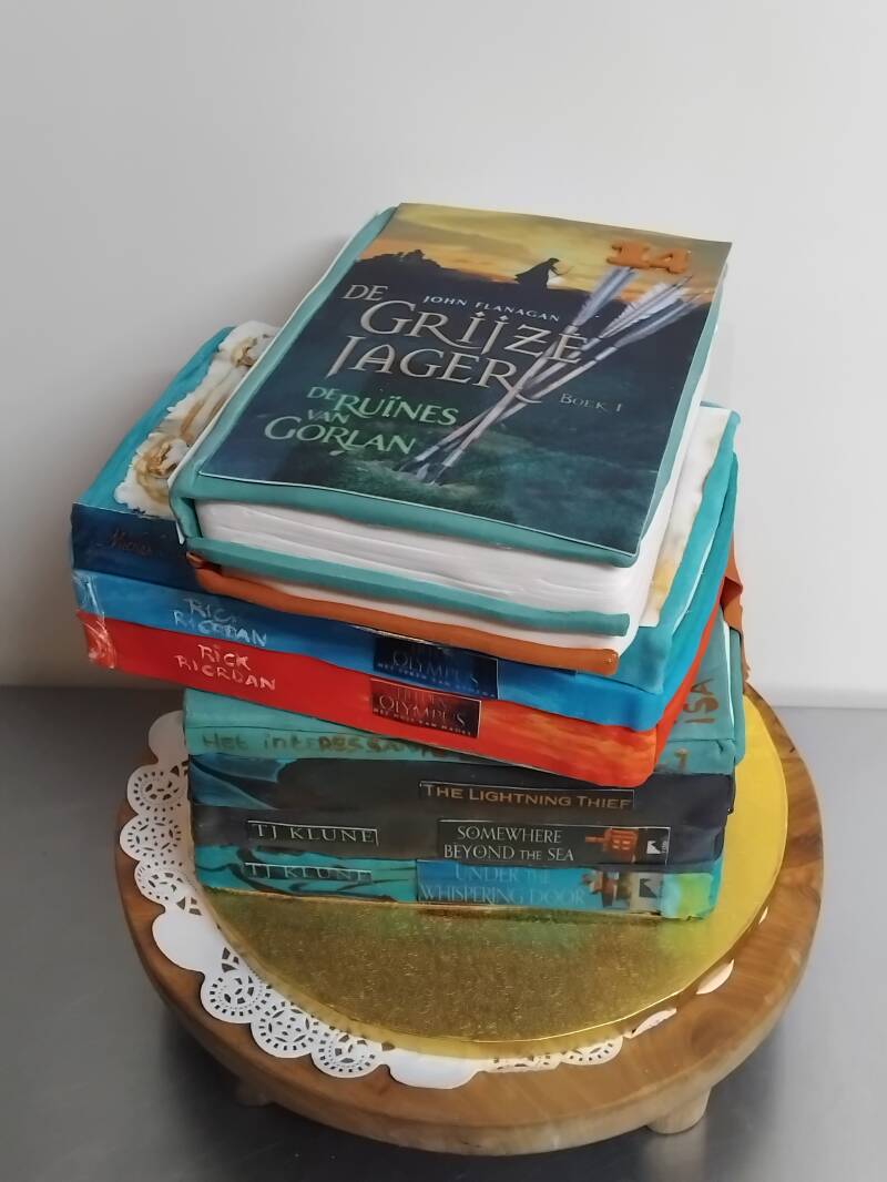 78-boeken-taart-standard.jpg