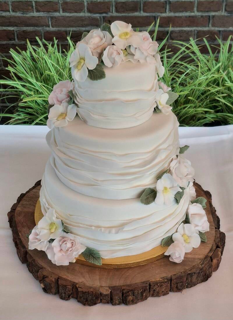bruidstaart-bloemen-fondant-standard.jpg