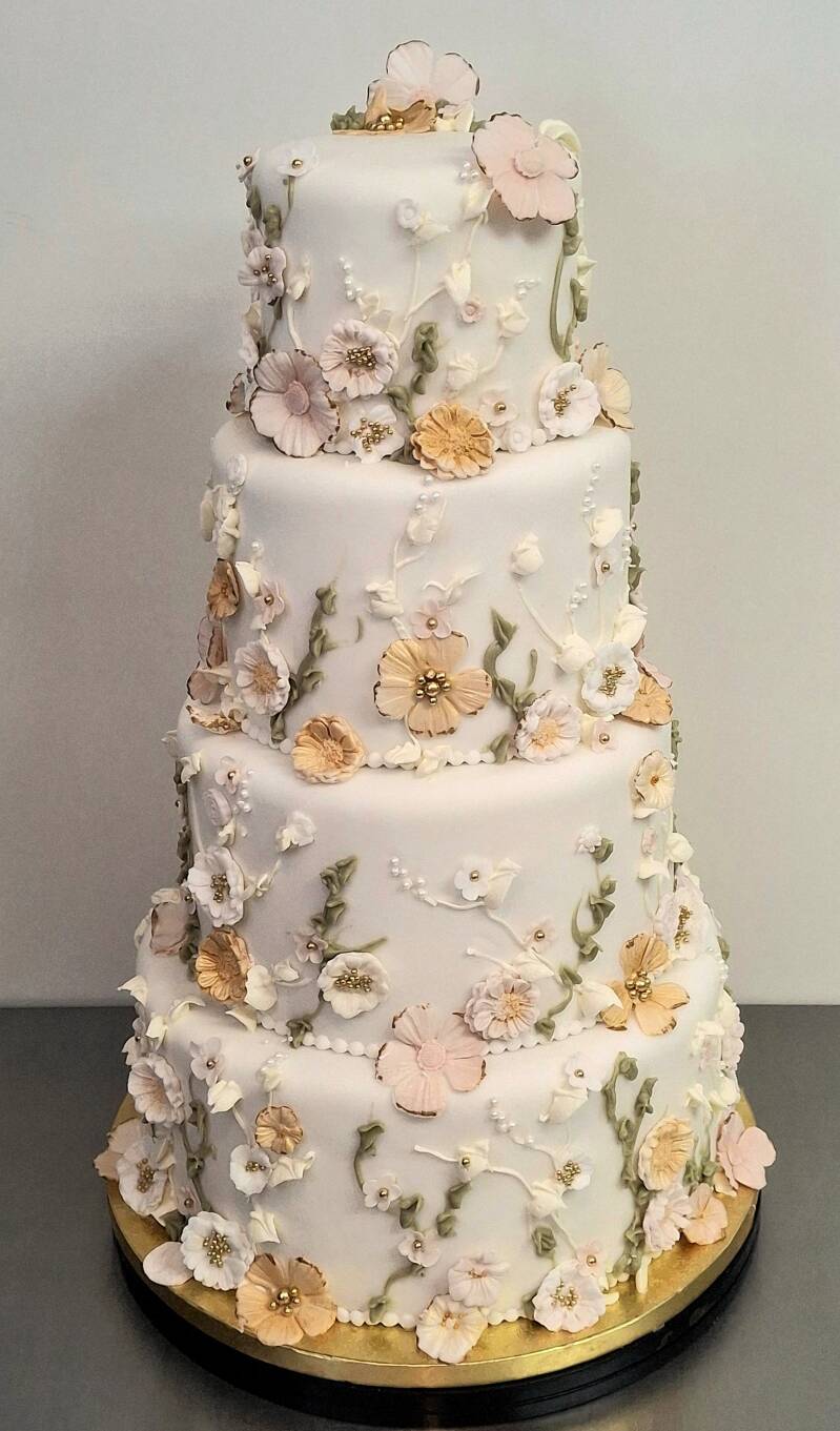bruidstaart-fondant-bloemen-standard.jpg