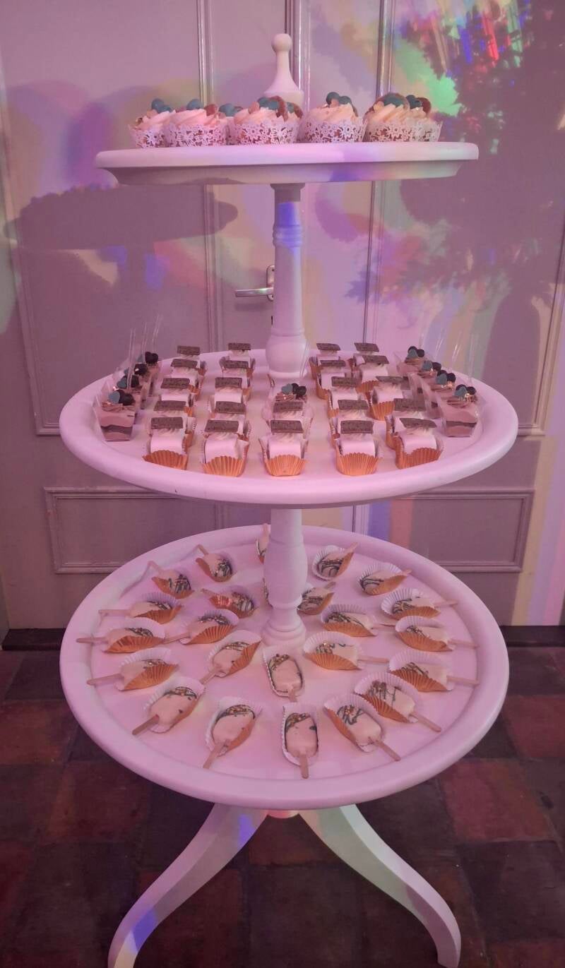 grote-etagere-gebak-huwelijk-standard.jpg