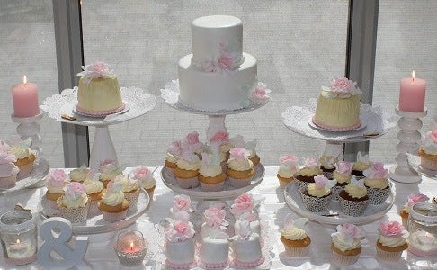 934- Bruidstaart sweet table - kopie.JPG