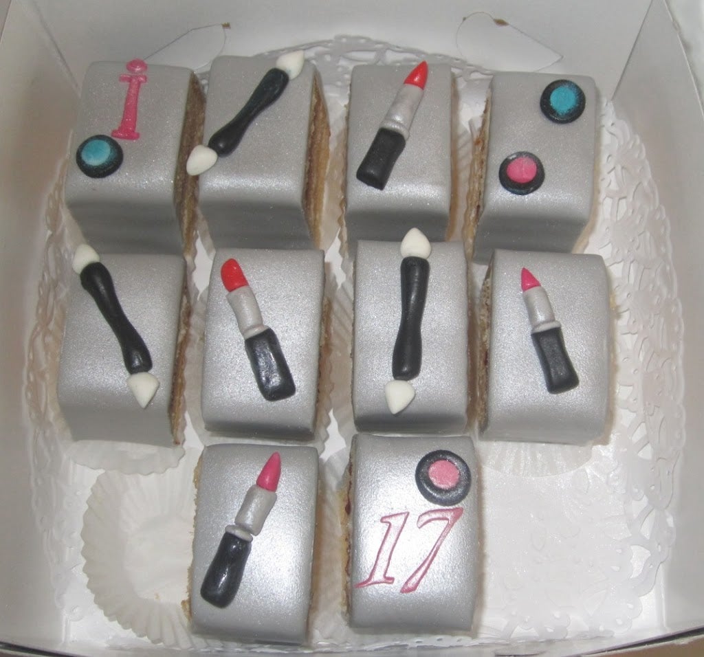 264- Make-up petit-fours.jpg