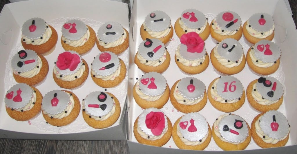 267- Sweet sixteen cupcakes.JPG