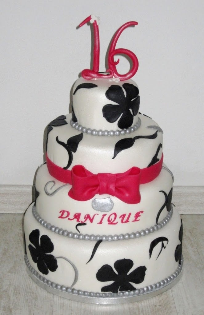 815- Sweet sixteen taart Danique.JPG