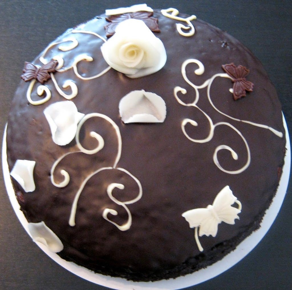 Rozenblaadjes Chocoladetaart.JPG