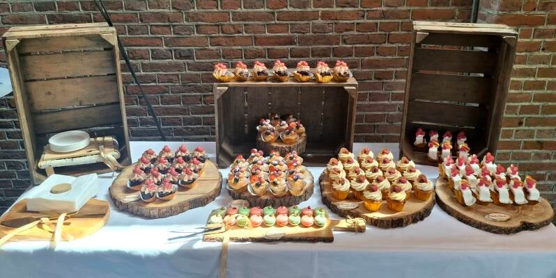 sweet-table-1-standard-st5jt8.jpg