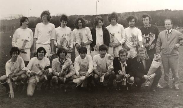 A1 kampioen '69/'70. Vlnr:  Ruud Bouman, J. Börchers, Hans van Doorn, Hans Zijdenbos, Ronald Derlagen, Jean Paul Karduks, Piet Bakker, grens Wim Koets, leider Rolf Vogt; Rob Wijtenburg, Ruud Seriese, Dick Koper, Ton Degenaars, Rob Boer, Jos Baars.