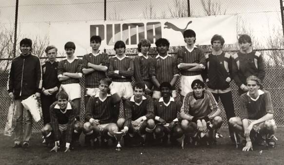 Vlnr: Rob Wijtenburg, Michiel Heeneman, Hans Goossensens, Emile Loeff, René de Wolf, John Heesterman, Jack Bakker, Jeroen Vrancken, André vd Graaff, Armando v Oord; Leen vd Toorn, Erik de Borst, Erik Doodkorte, Ruud Valies, Tiago Peeters, Luuk de Vries.