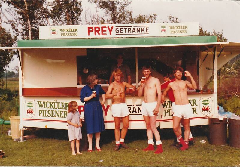 Voorbereiding op 2e helft in Hamburg.