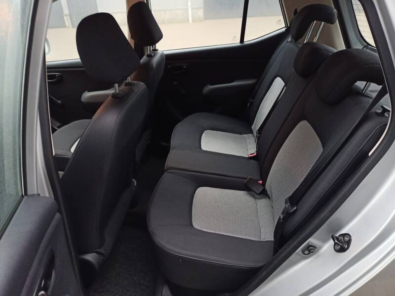 Hyundai i10 2010 64 dkm interieur lvoorzijde
