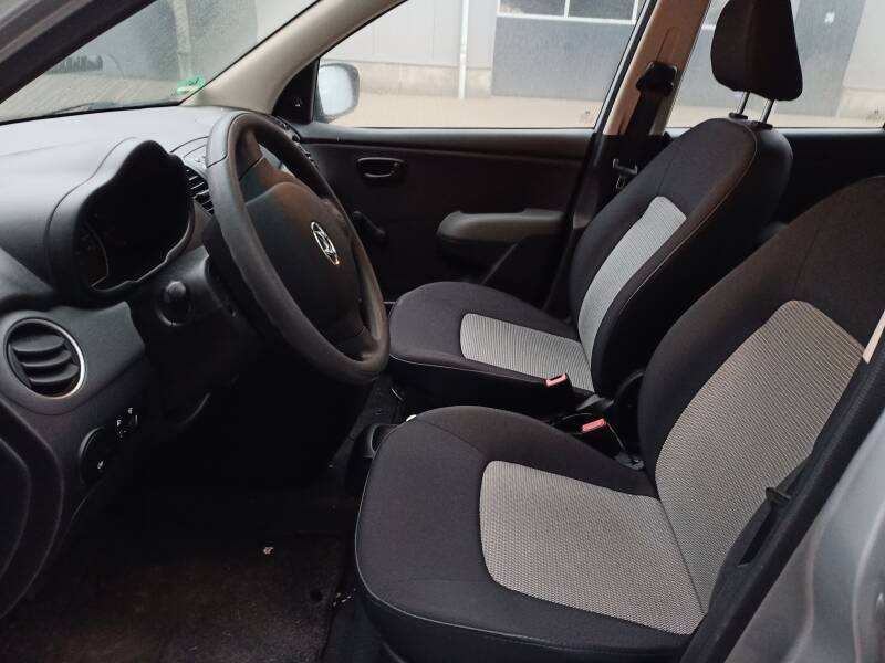 Hyundai i10 2010 64 dkm interieur voorstoelen