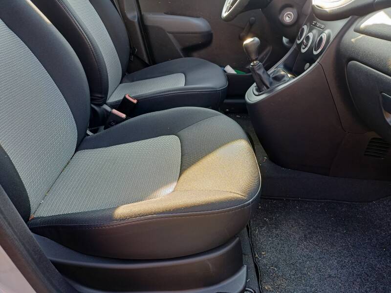 Hyundai i10 2010 64 dkm interieur links achter