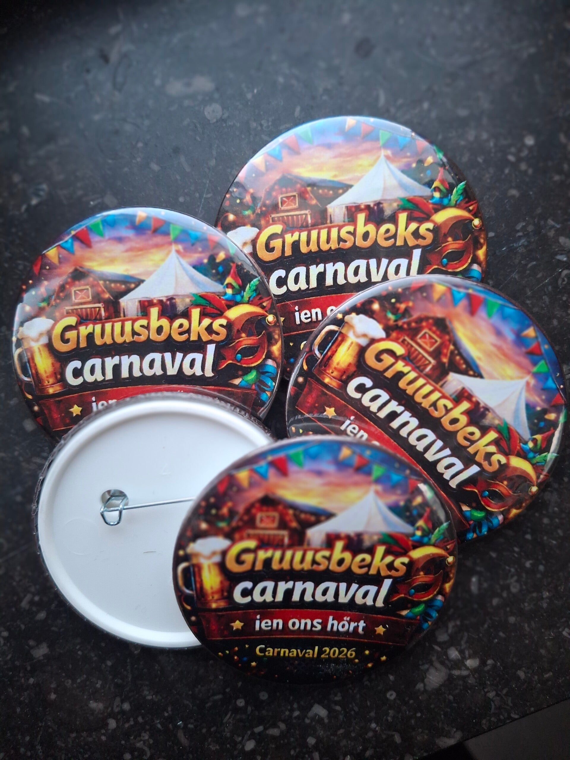 Button gruusbek 2026