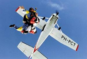 vliegtuig parachute tandemsprong