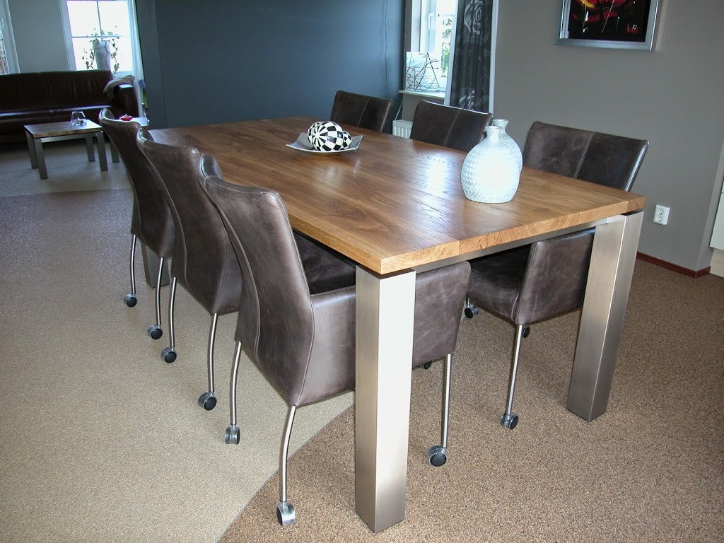 Zwevend tafelonderste,met een blad door de klant bedacht