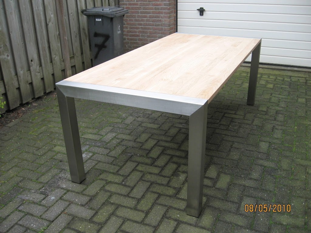Verdiept onderstel met een eiken blad.Koker 80x80x2m