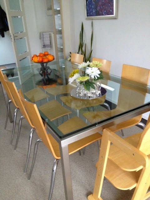 Prachtige eetkamer tafel.Rvs gecombineerd met glas