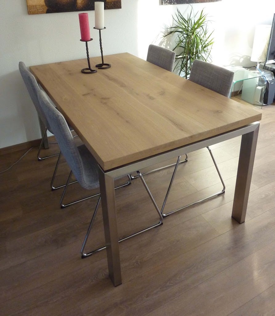 Zwevend onderstel met een blad gemaakt door de klant