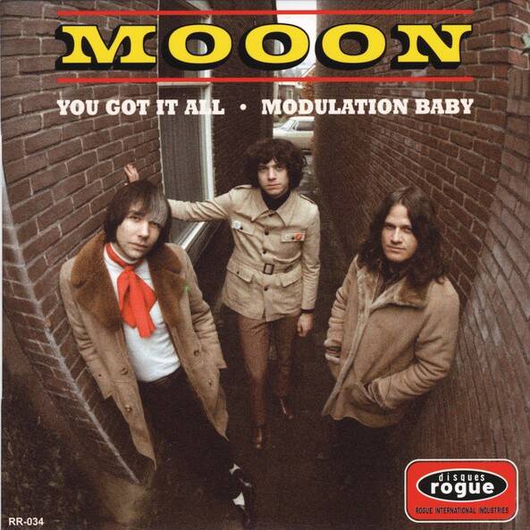 mooon034-standard.jpg