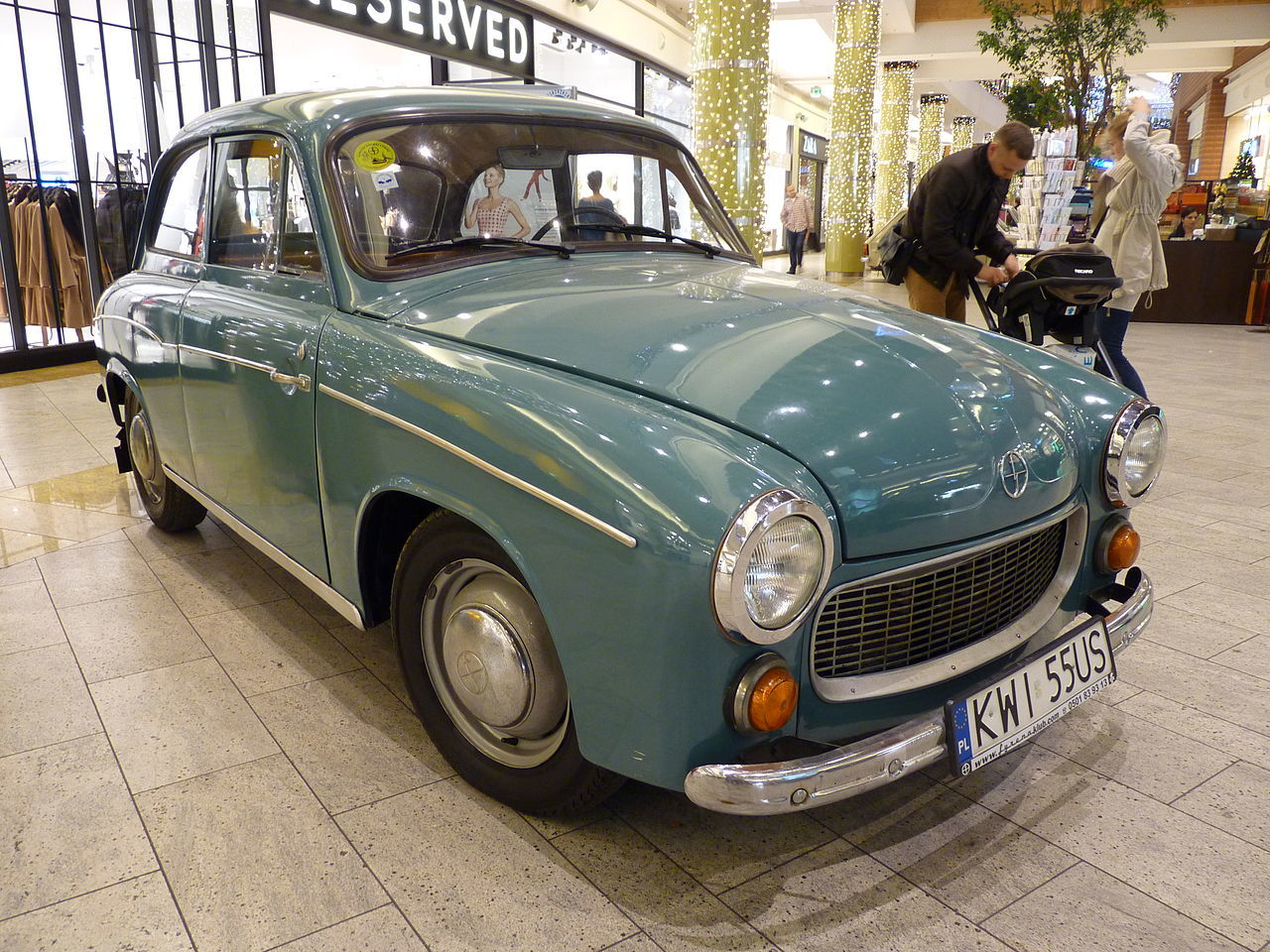 FSO_Syrena_104_during_XXX_lat_motoryzacji_PRL_exhibition_at_Bonarka_City_Center_in_Krakw_2-1.jpg
