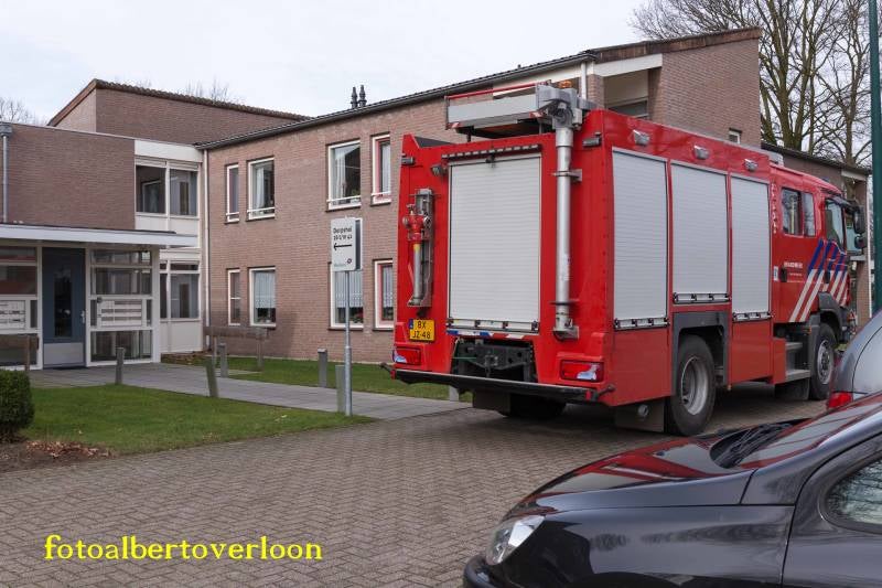 BrandweerbevrijdpersoonuitliftHuizeLon3-3-20172.jpg