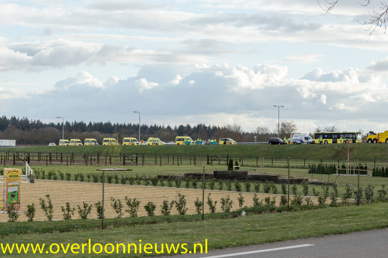 DefecteambulancebusmetcoronapatientenstrandtopdeA73afritVierlingsbeek30-03-2020--10.jpg