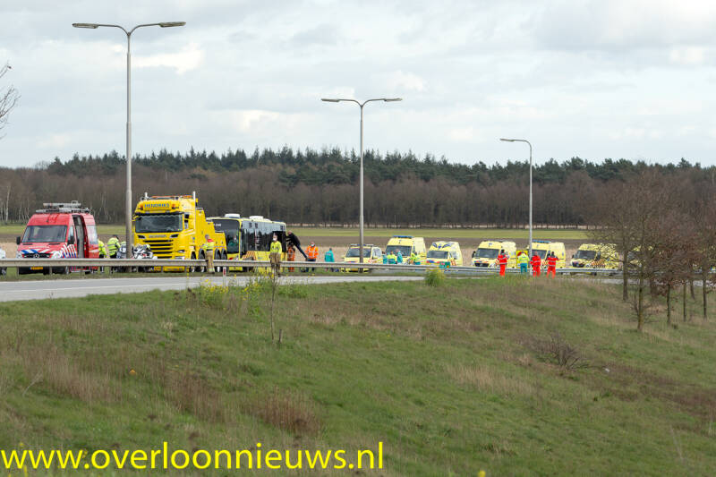 DefecteambulancebusmetcoronapatientenstrandtopdeA73afritVierlingsbeek30-03-2020--4.jpg