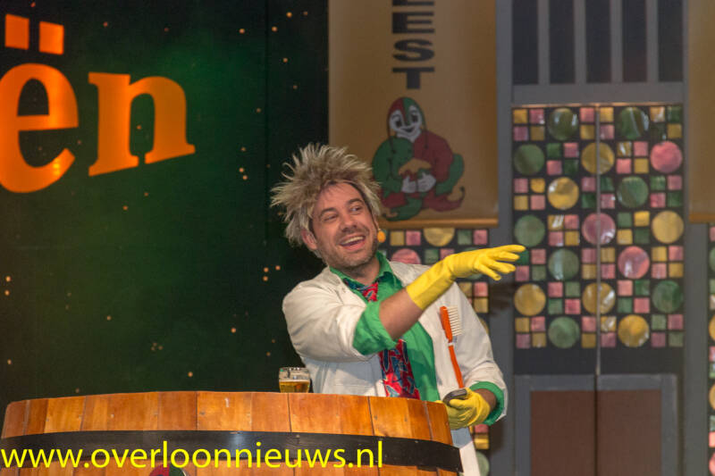 DirkKouwenbergalsDeTandartsbijAnwaerkMake--14.jpg