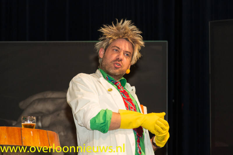 DirkKouwenbergalsDeTandartsbijAnwaerkMake--19.jpg