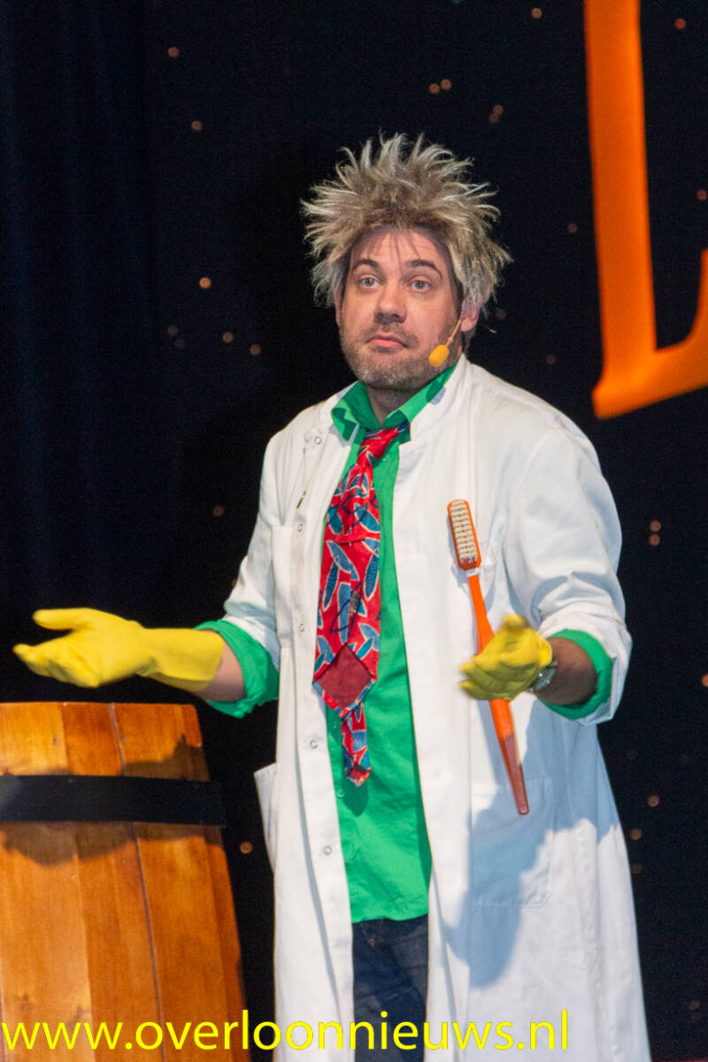 DirkKouwenbergalsDeTandartsbijAnwaerkMake--24.jpg