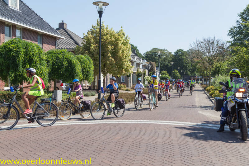 OmeJoopsTourbrachteenbezoekaanhetOorlogsmuseum30-07-2019-23.jpg