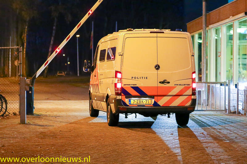 Politiemassaalopdebeenbijasielzoekerscentrum04-12-2018--7.jpg