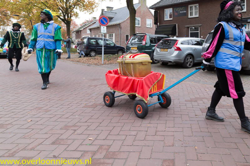 SinterklaasarriveertmetpieteninOverloon17-11-2019--13.jpg