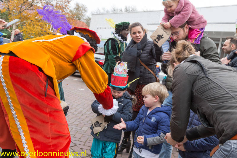 SinterklaasarriveertmetpieteninOverloon17-11-2019--8.jpg