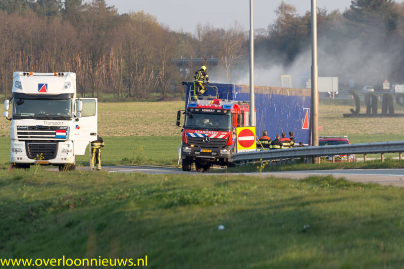 Vrachtwagentrailerinbrandopdeafrit7315-04-2019--2.jpg