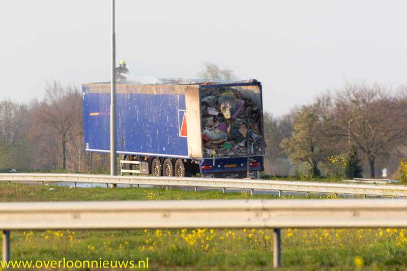 Vrachtwagentrailerinbrandopdeafrit7315-04-2019--3.jpg