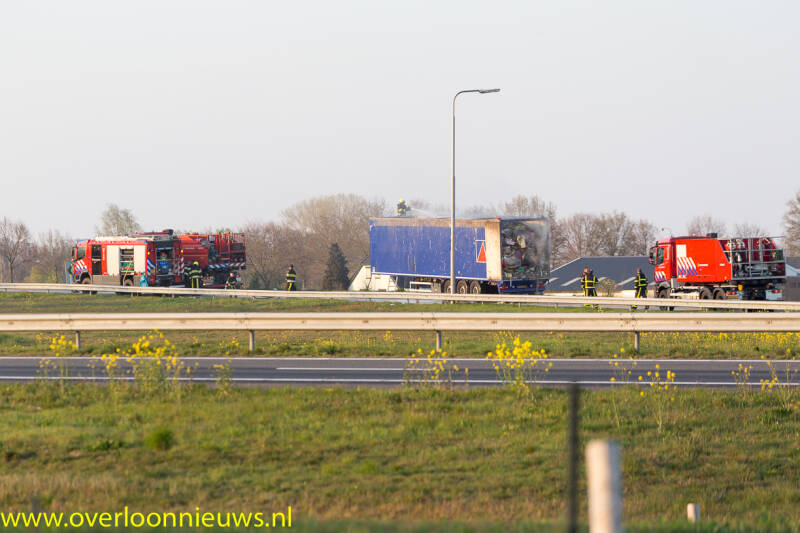 Vrachtwagentrailerinbrandopdeafrit7315-04-2019--4.jpg