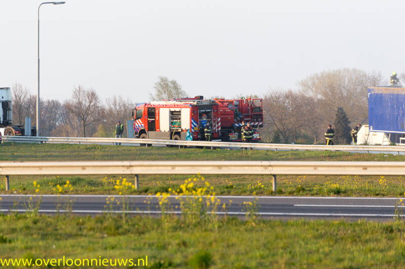 Vrachtwagentrailerinbrandopdeafrit7315-04-2019--5.jpg