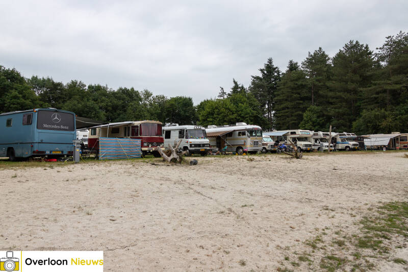 amerikaanse-campers_-oldtimers-campers-stralen-op-camping-schaartven-27-06-2025-01-standard.jpg