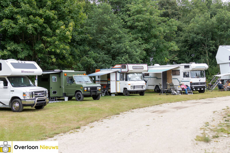 amerikaanse-campers_-oldtimers-campers-stralen-op-camping-schaartven-27-06-2025-04-standard.jpg