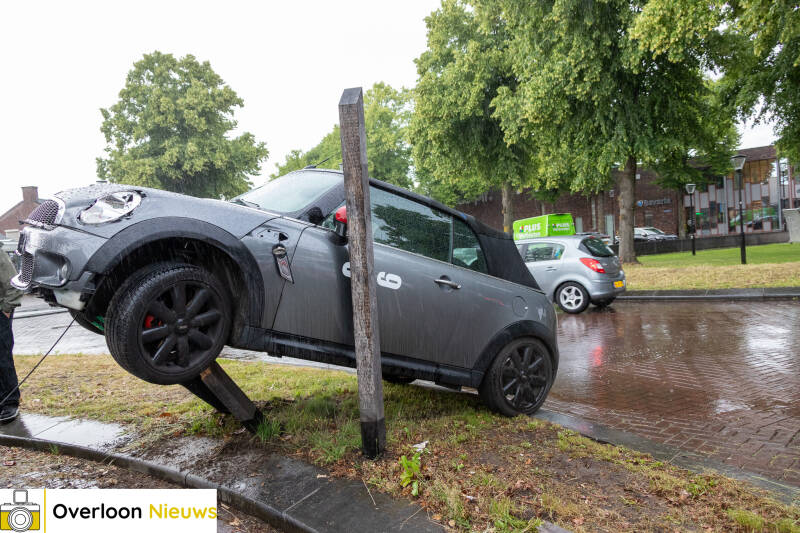 auto-botst-tegen-lantaarnpaal-na-stuurcorrectie-09-06-2026-04-standard.jpg